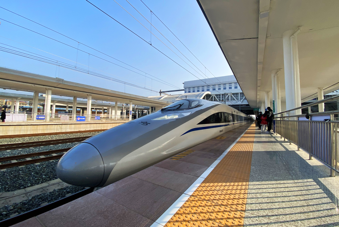 凤凰县高铁站最新消息及其影响论述