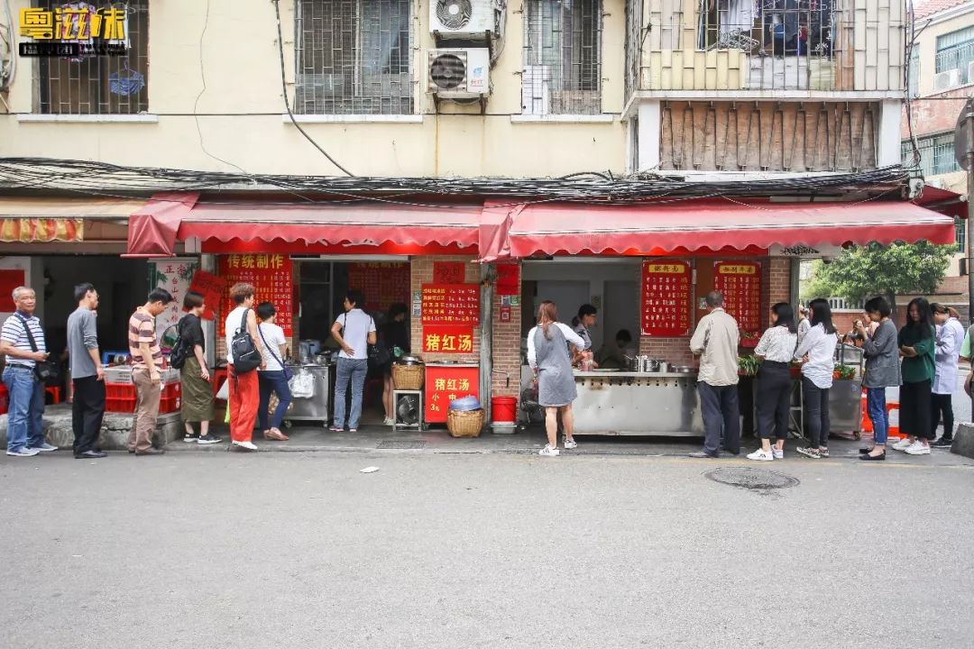 巷弄中的胜利之歌,梦见拔河比赛赢了,遇见一家隐藏的小巷美食店