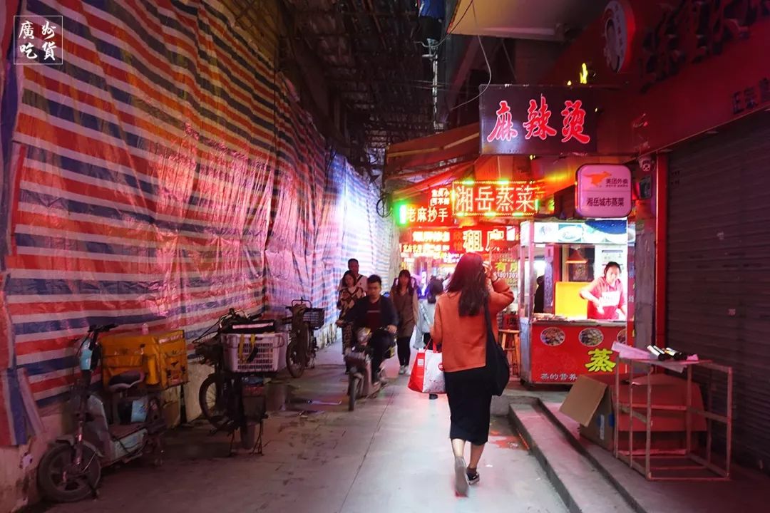 巷弄中的胜利之歌,梦见拔河比赛赢了,遇见一家隐藏的小巷美食店