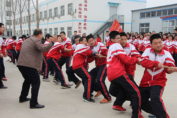 拔河比赛的划线距离与心中的无限情谊