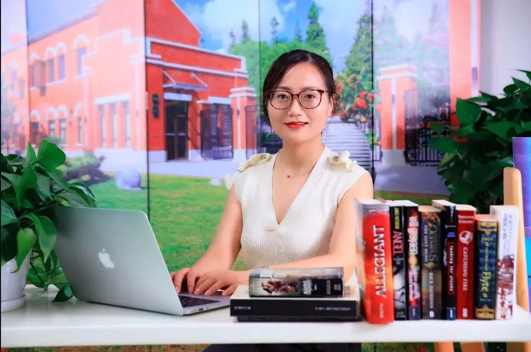 全新科技产品介绍女演员用英语,引领智能生活新纪元!