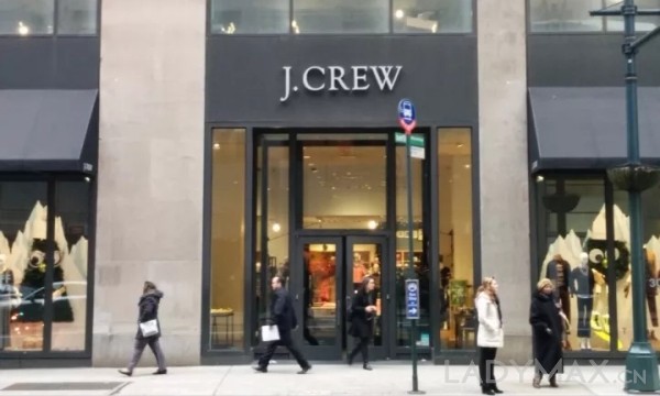 森马新款上市,小巷中的时尚宝藏,等你来探索!