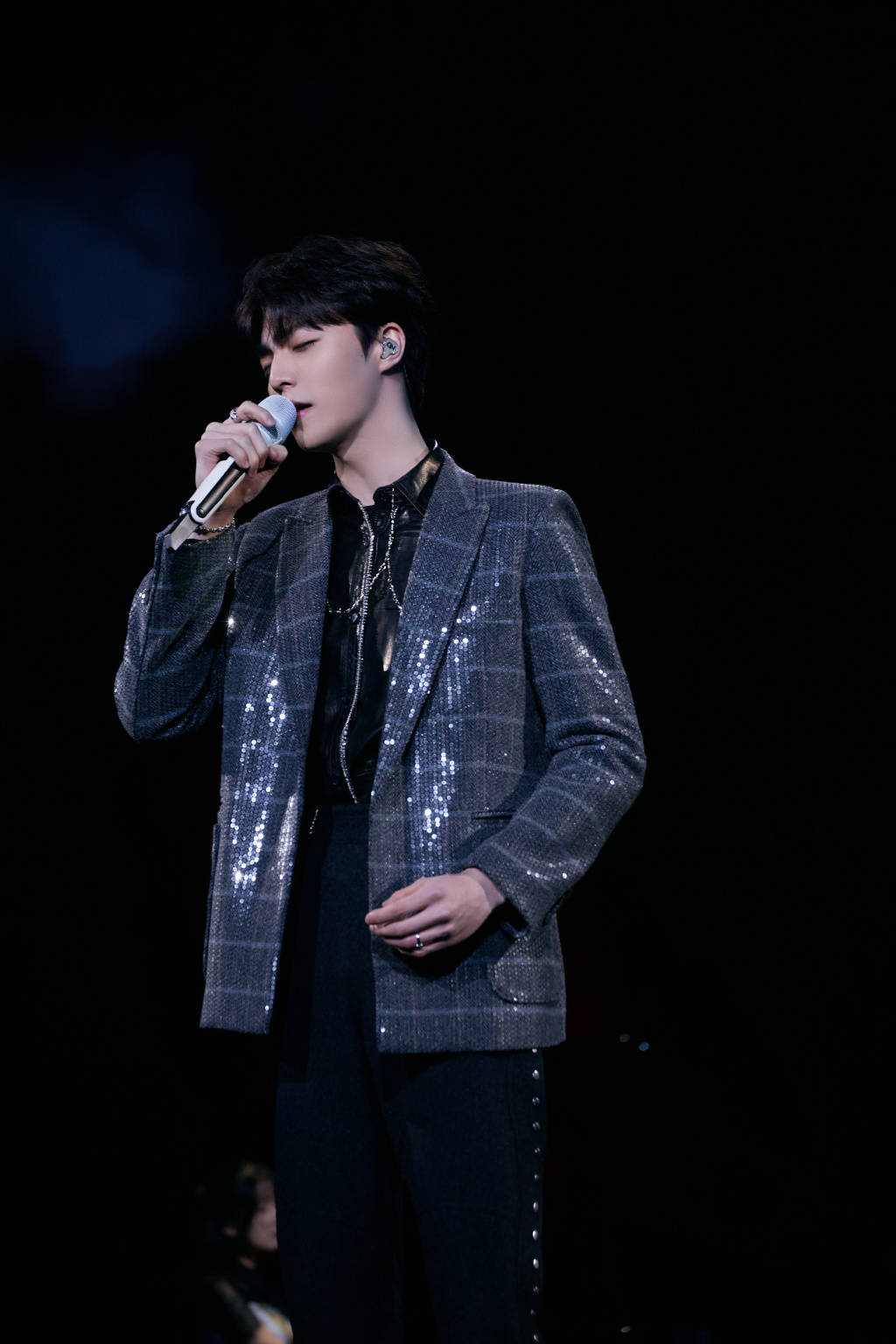 张亮演员,星光之路与多维才华的展现