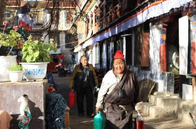 冠演员,小巷深处的特色小店之旅