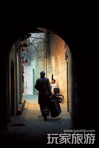 冠演员,小巷深处的特色小店之旅