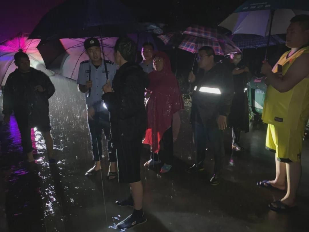 最新临沂暴雨中的温馨日常趣事