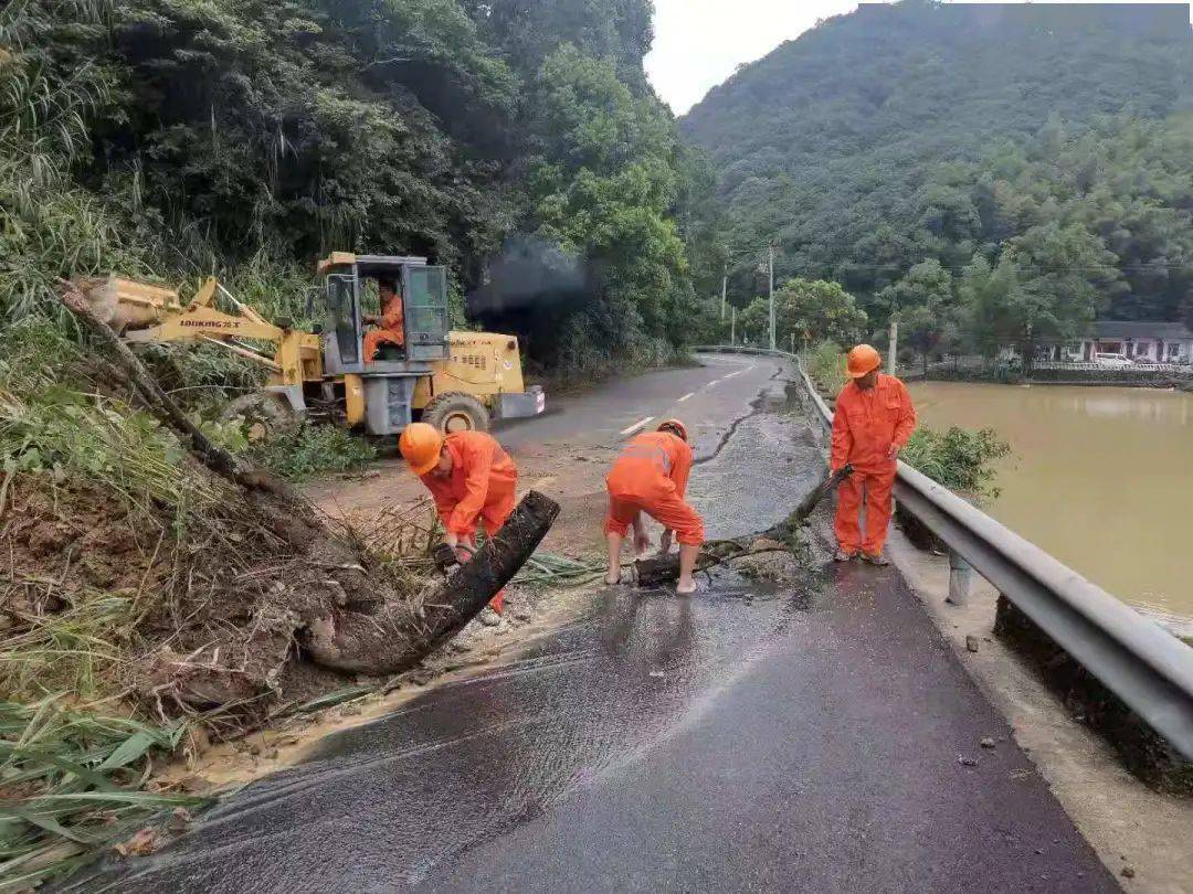路面坍塌最新,变化中的挑战与自信的重建