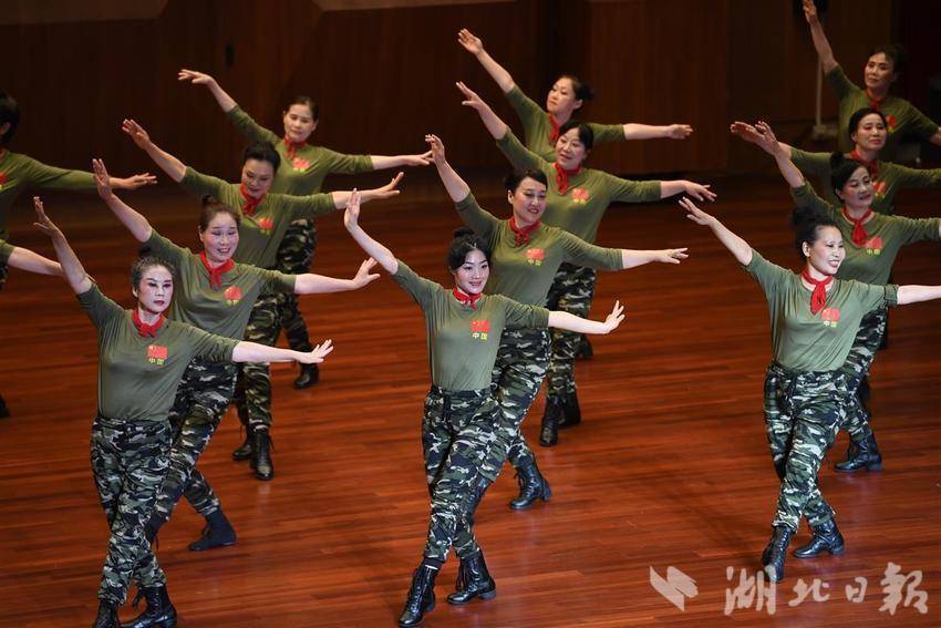 最新广舞蹈,舞动人生,自信与成就感的旋律