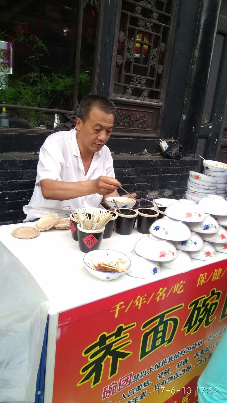 王喜斌最新消息，小巷中的美食秘境探秘